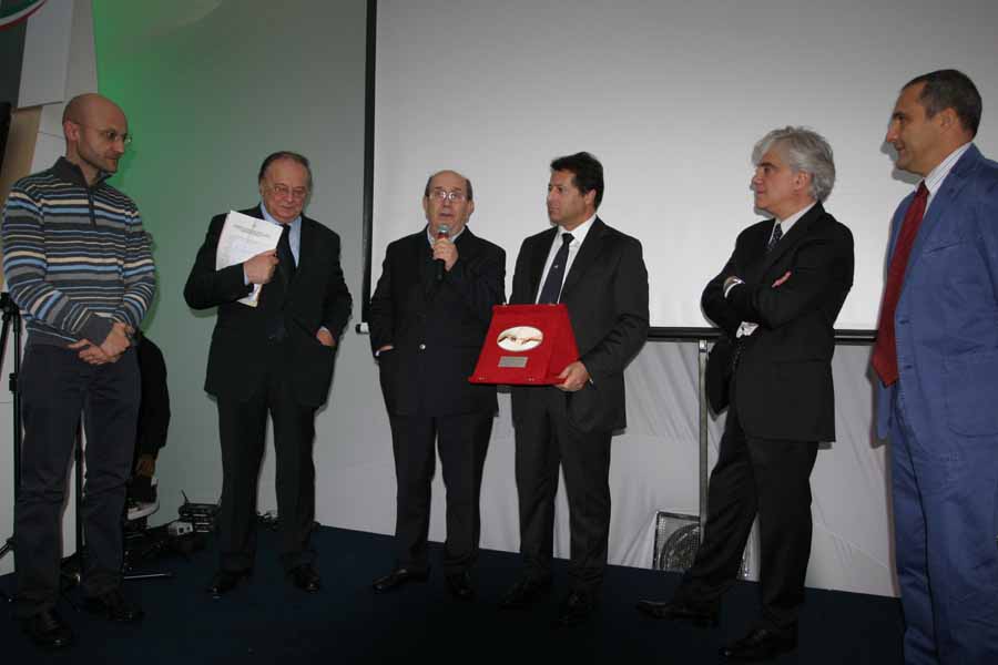 Foto della consegna del Premio "Italia nel mondo"