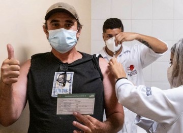 No dia 30 de março, os acolhidos do Arsenal da Esperança receberam vacina contra a covid-19